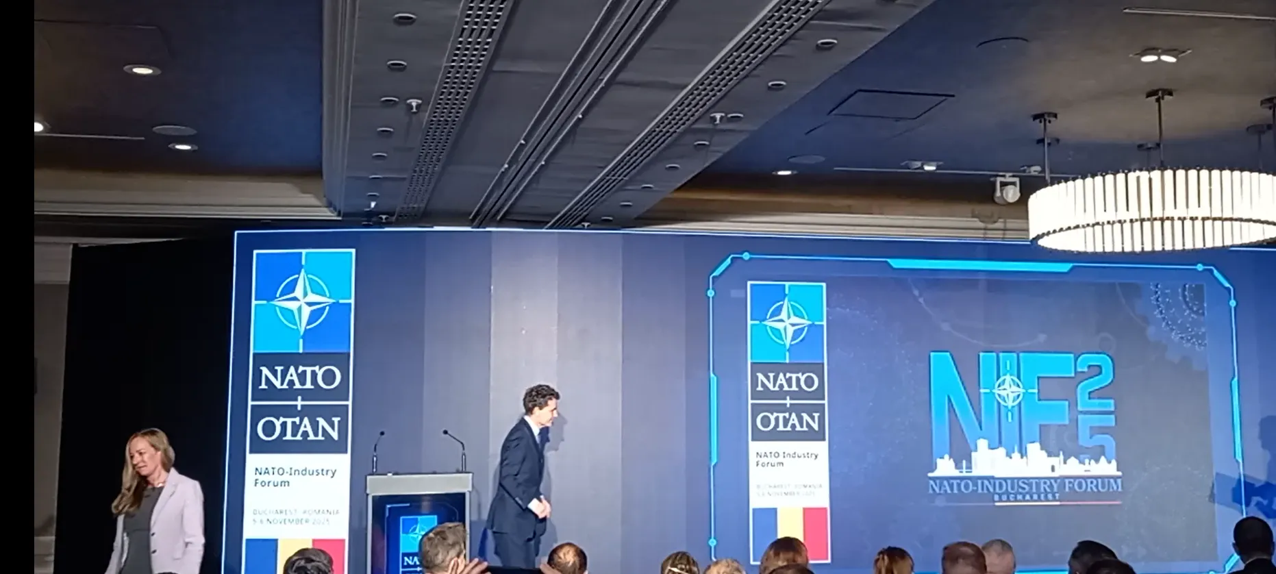 Nicușor Dan, o nouă gafă de protocol! A fost salvat de 'Umbra' Delia Dinu