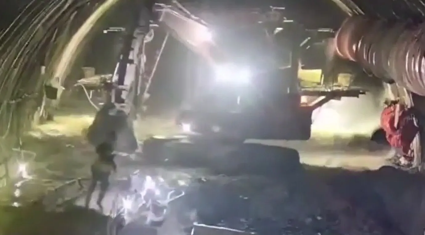 VIDEO „Minunile” chinezești au probleme - Tunel înghițit de o viitură: clipul viral care nu apare în presa chineză