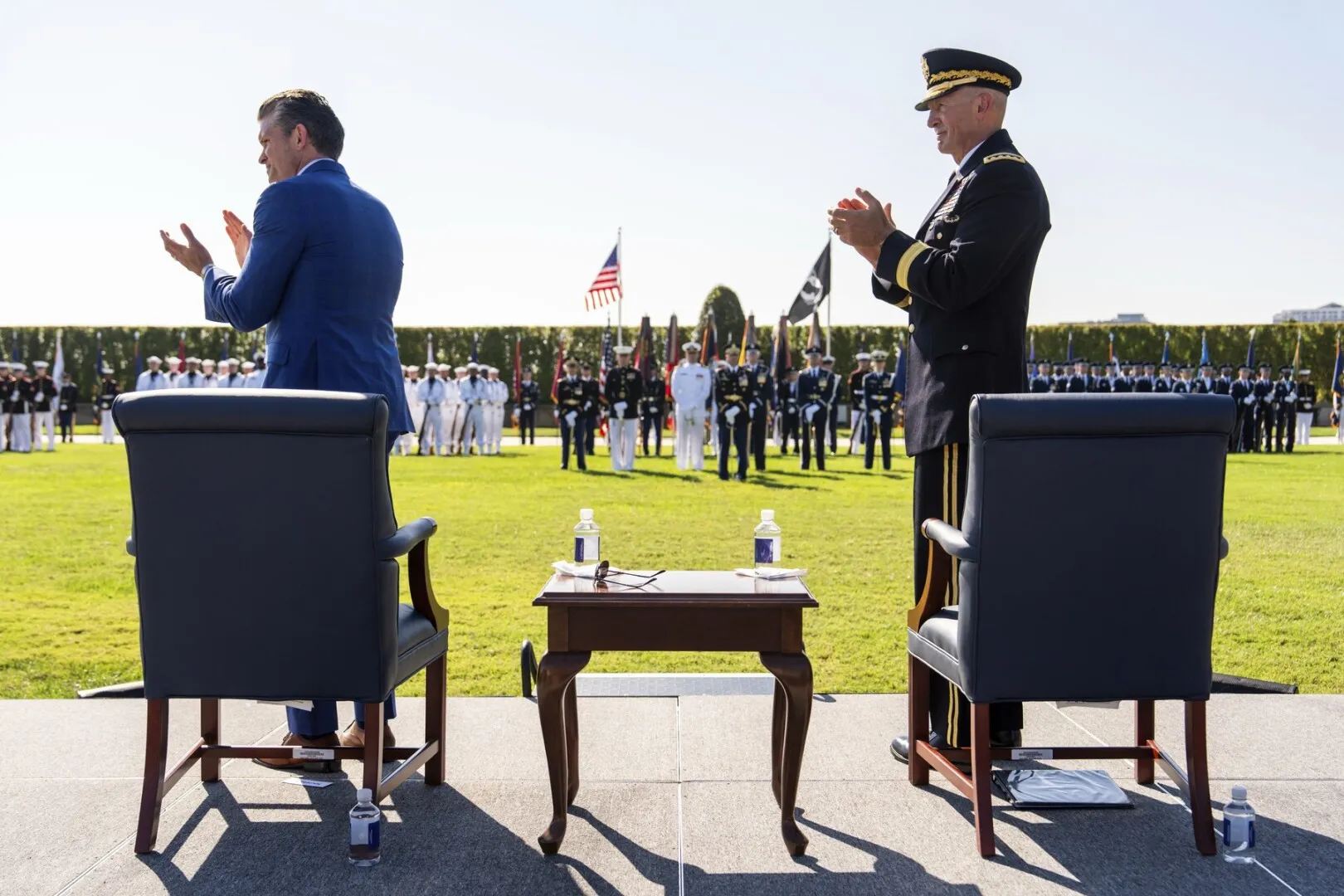 Doi oficiali de rang înalt ai armatei SUA, vizită misterioasă la Kiev: Pentagonul ține la secret toate detaliile