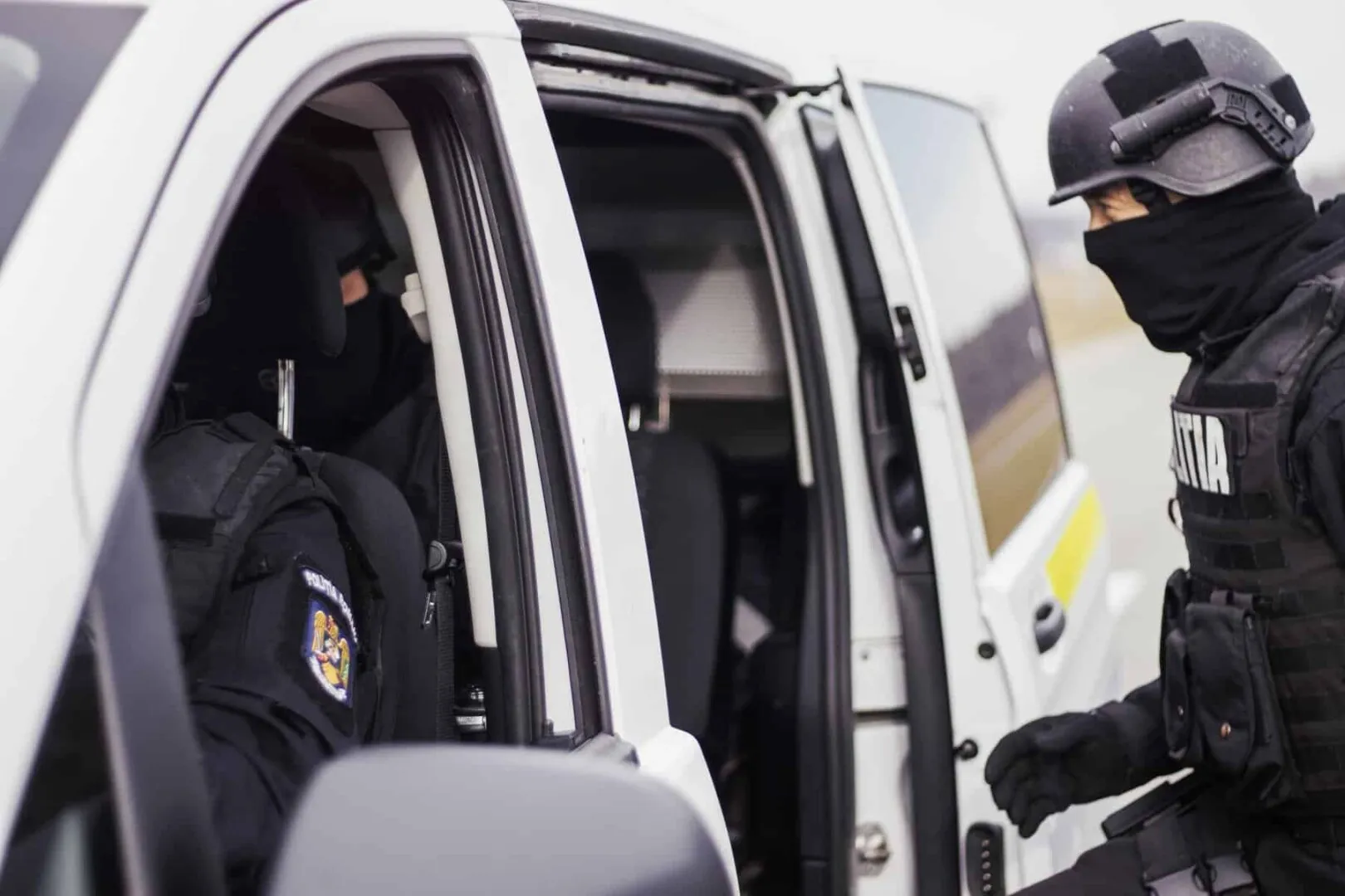 Zeci de percheziții în România și Italia: Rețea uriașă de proxenetism, destructurată - Foloseau metoda ”Loverboy”