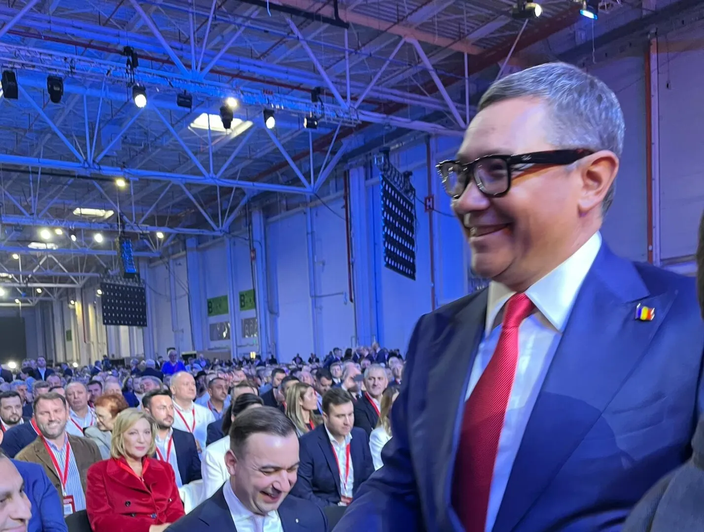 VIDEO Victor Ponta, în mijlocul social-democraților la Congresul PSD: 'Așteptam de 10 ani această invitație'