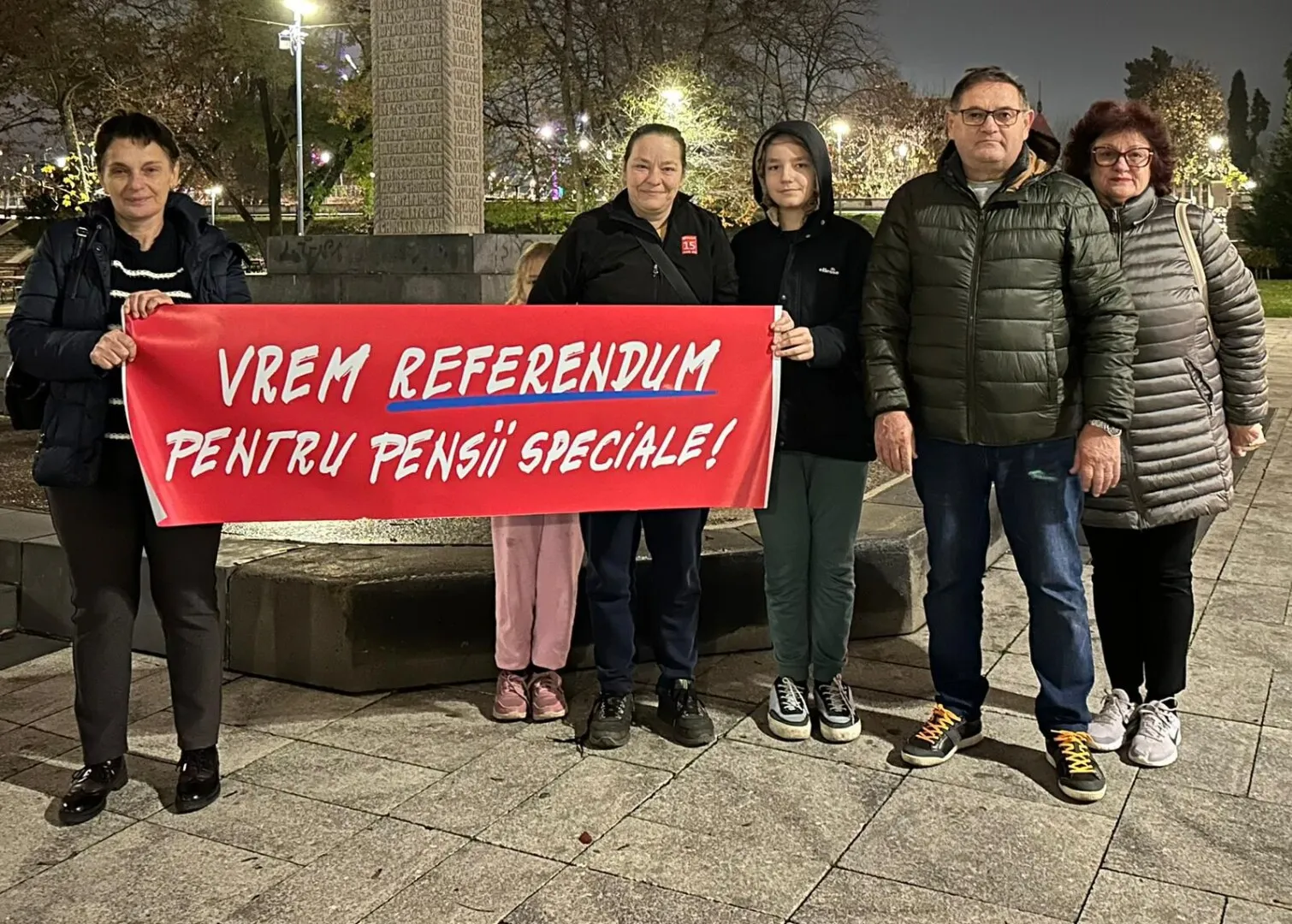 Sute de cetățeni au strigat în stradă: ,,Vrem drepturi egale, fără pensii speciale!”