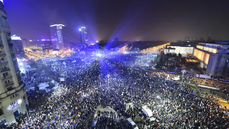 VIDEO S-a întors roata: Organizațiile care în trecut apărau justiția, acum protestează împotriva magistraților