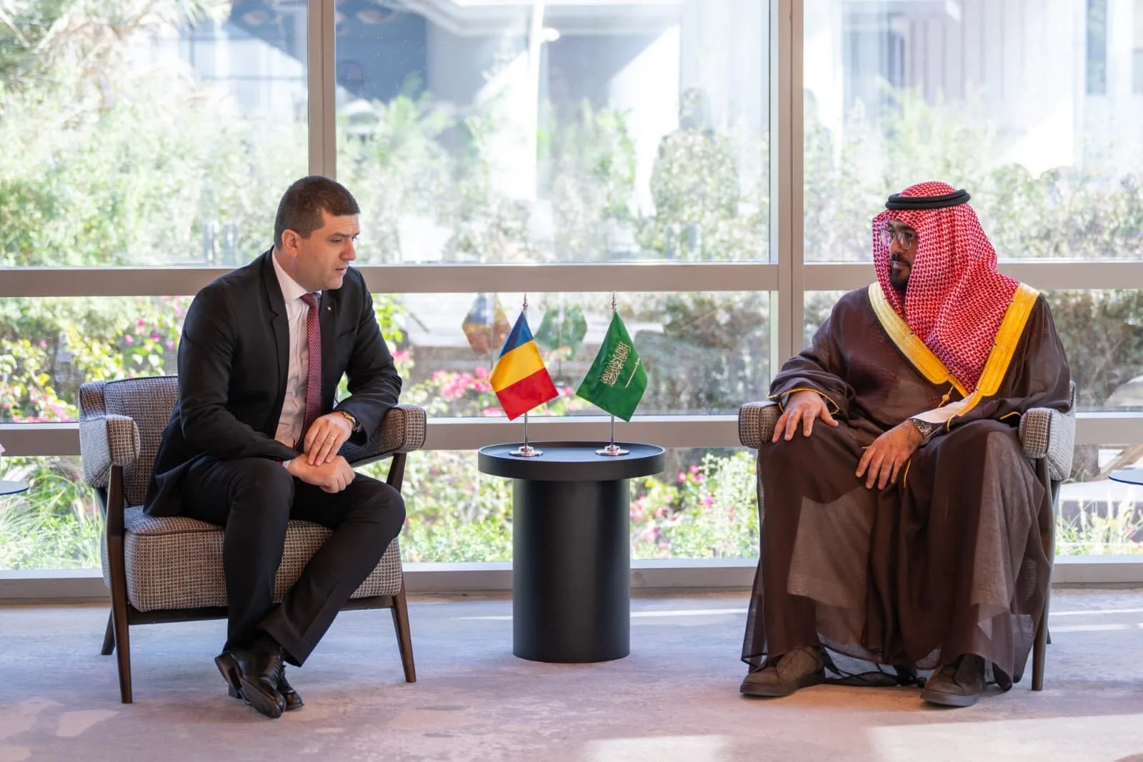 Ministrul Economiei a mers să discute afaceri cu Arabia Saudită, dar aceștia i-au achitat toate costurile deplasării