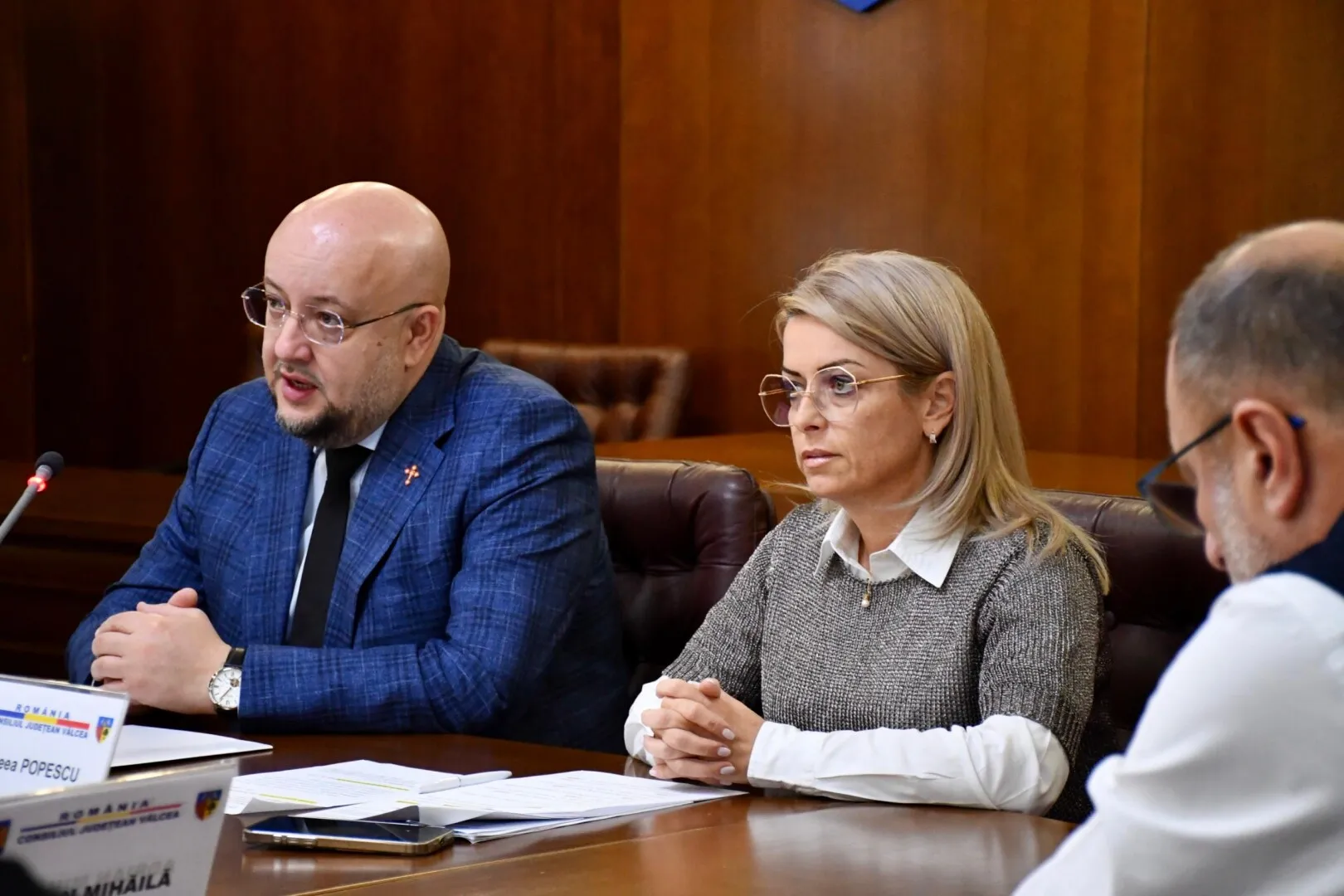 VIDEO FOTO Vâlcea investește în energie verde: Panouri fotovoltaice pe 16 clădiri publice, printr-un proiect de 1,1 milioane de euro