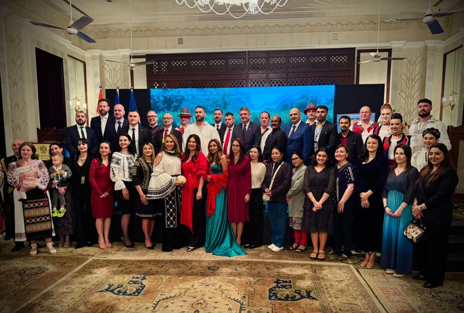 Cristian-Augustin Niculescu-Țâgârlaș: Am sărbătorit Ziua Națională la New Delhi!. Am dus folclorul din Maramureș în inima Indiei