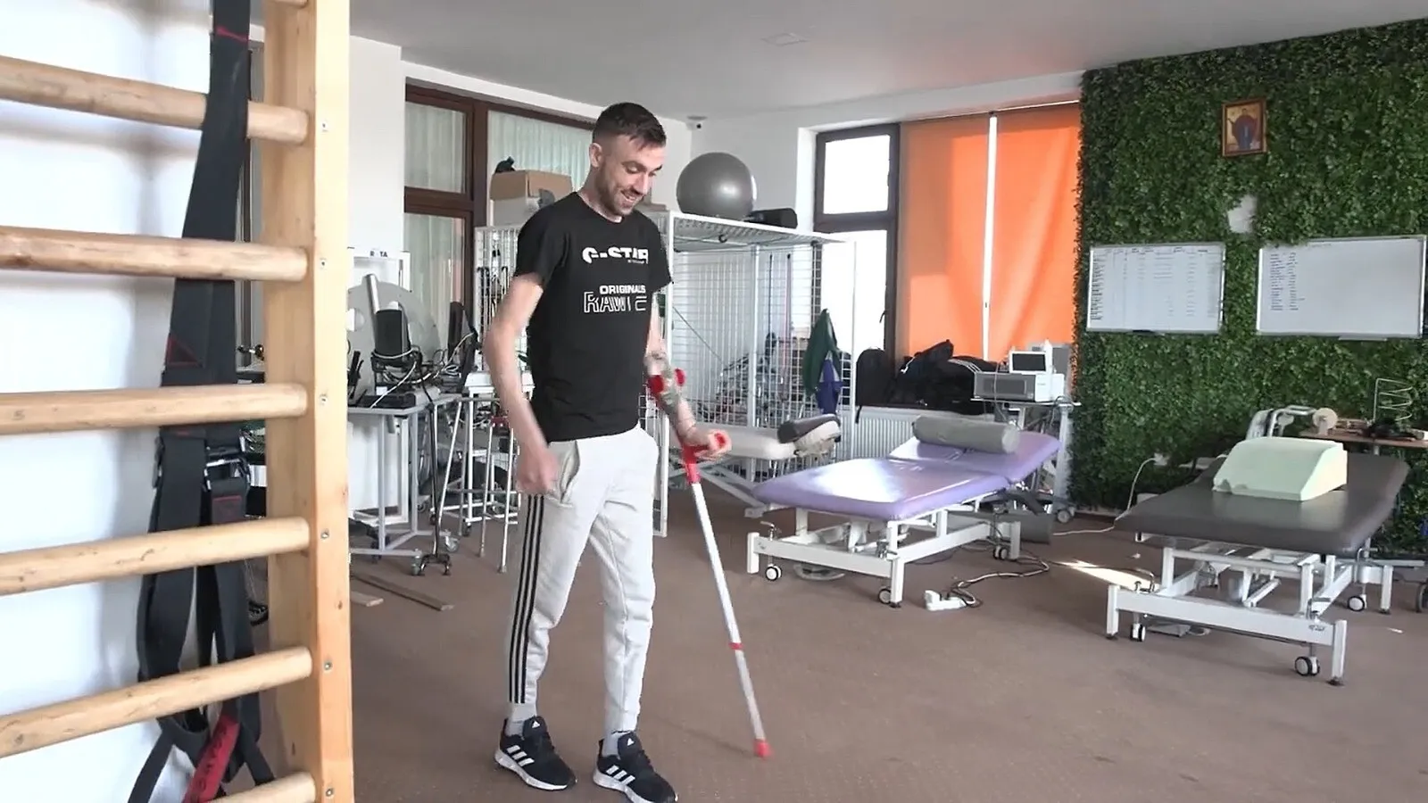 UNDE SUNT PUȘI PE PICIOARE, LA PROPRIU, TINERI PARALIZAȚI COMPLET ÎN URMA UNOR ACCIDENTE