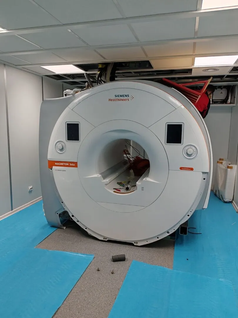 FOTO Spitalul Municipal Turda a achiziţionat un sistem de imagistică cu rezonanţă magnetică. Consiliul Judeţean Cluj a acordat o finanţare de 3 milioane de lei