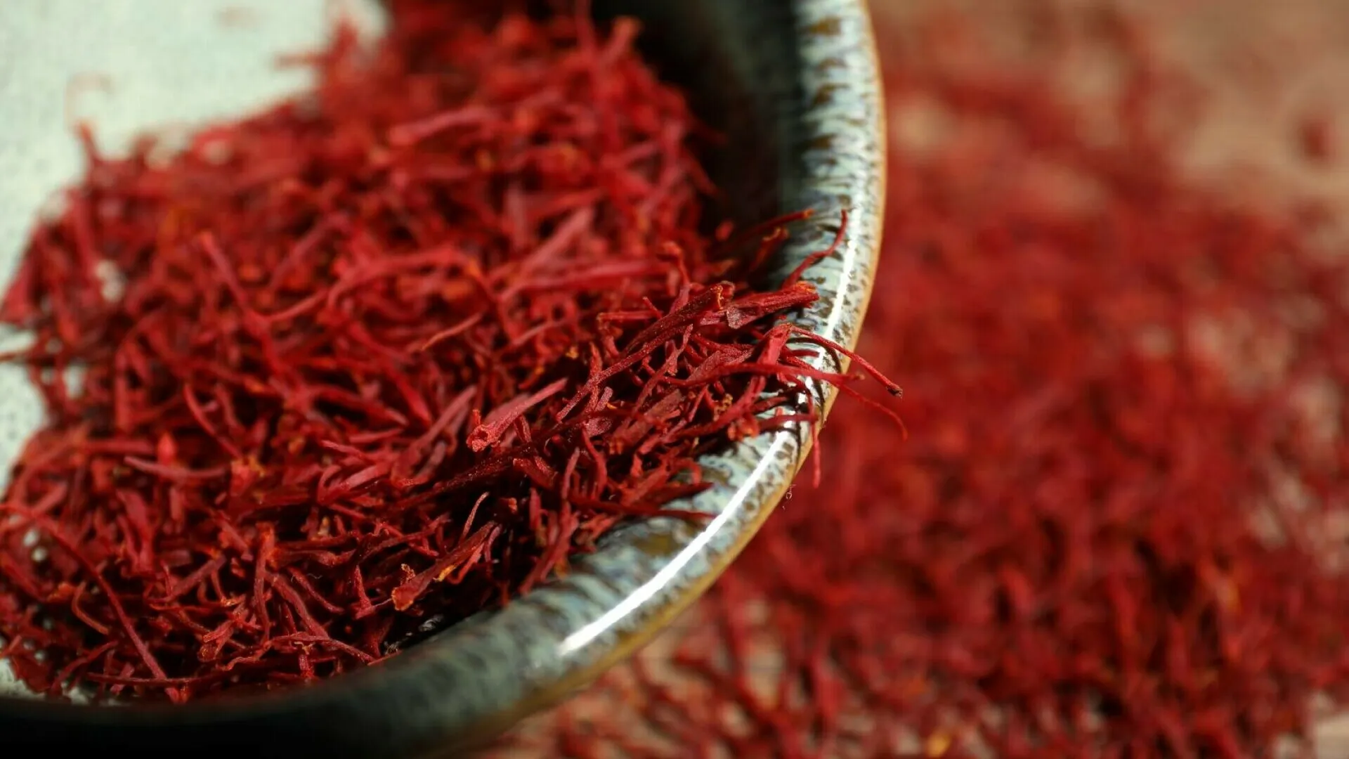 'Aurul roșu' crește în Vrancea! Doi antreprenori locali au dat lovitura cu planta care poate aduce o adevărată avere