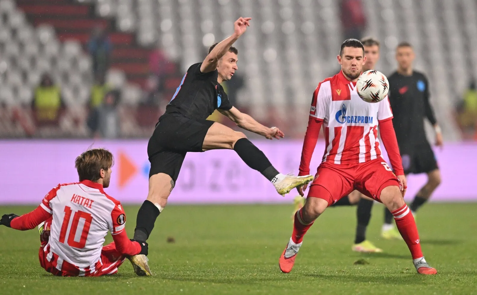 FCSB are probleme înaintea meciului cu Feyenoord: 'Aș vrea să amânăm meciul, dar nu se poate'