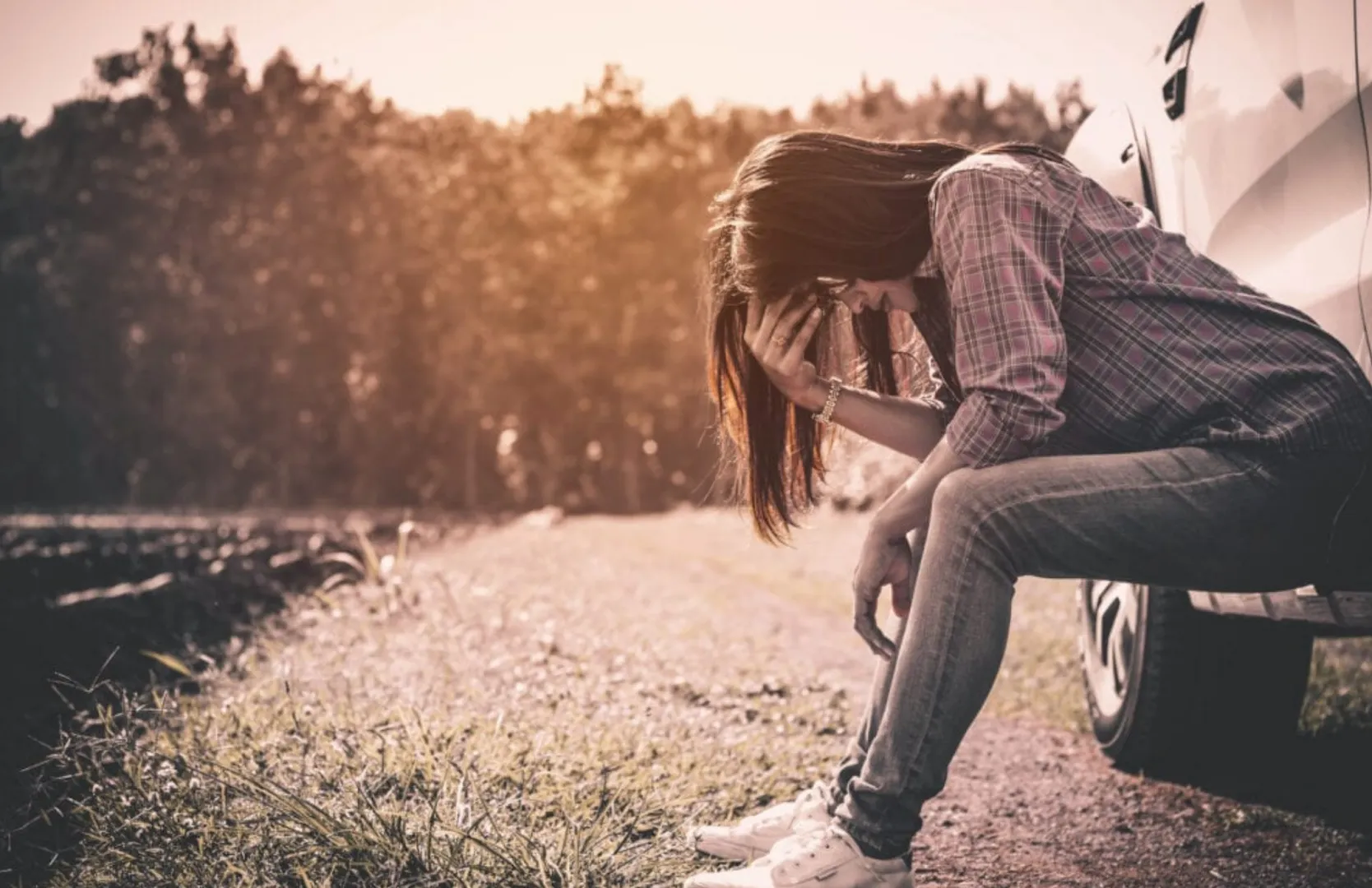 'Mă simt ca un personaj secundar în viața tuturor': un nou raport global privind fericirea scoate la iveală o realitate îngrijorătoare