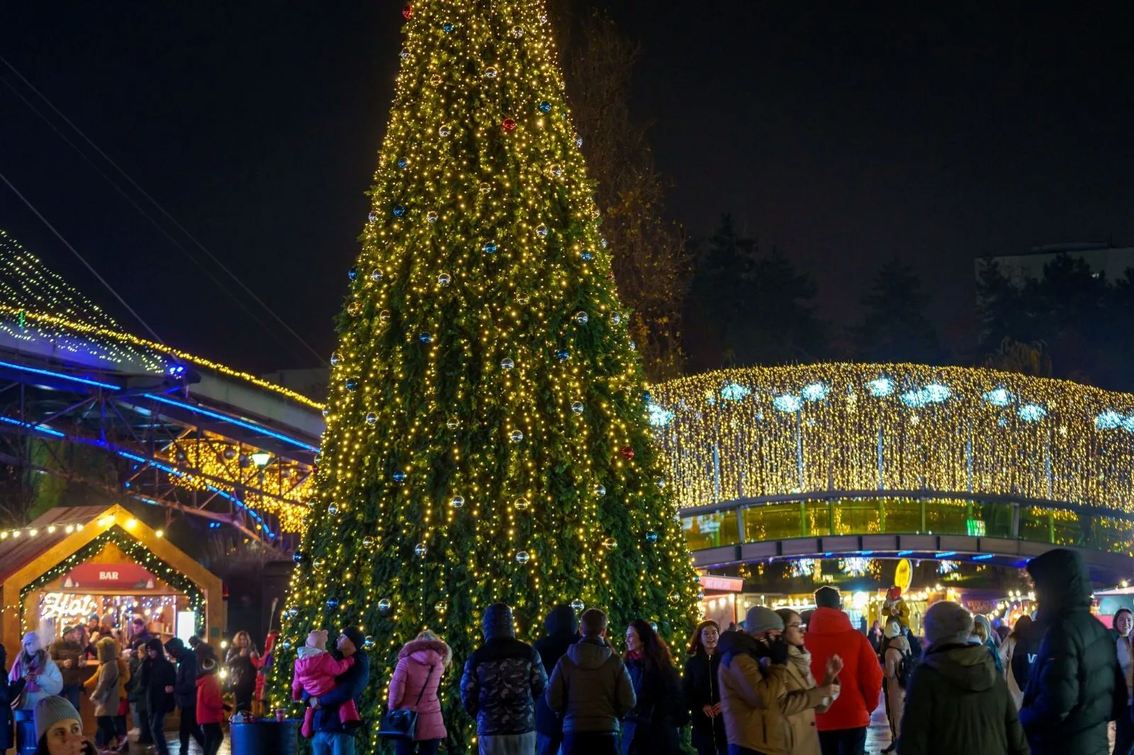 "West Side Christmas Market", târgul de Crăciun organizat de UNTOLD Universe, de vineri, în Parcul Drumul Taberei