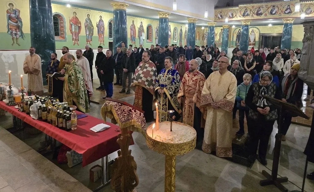 În cea mai frumoasă biserică românească din Germania, cea din Würzburg, s-a săvârșit slujba Sfântului Maslu de către un sobor de șapte preoți