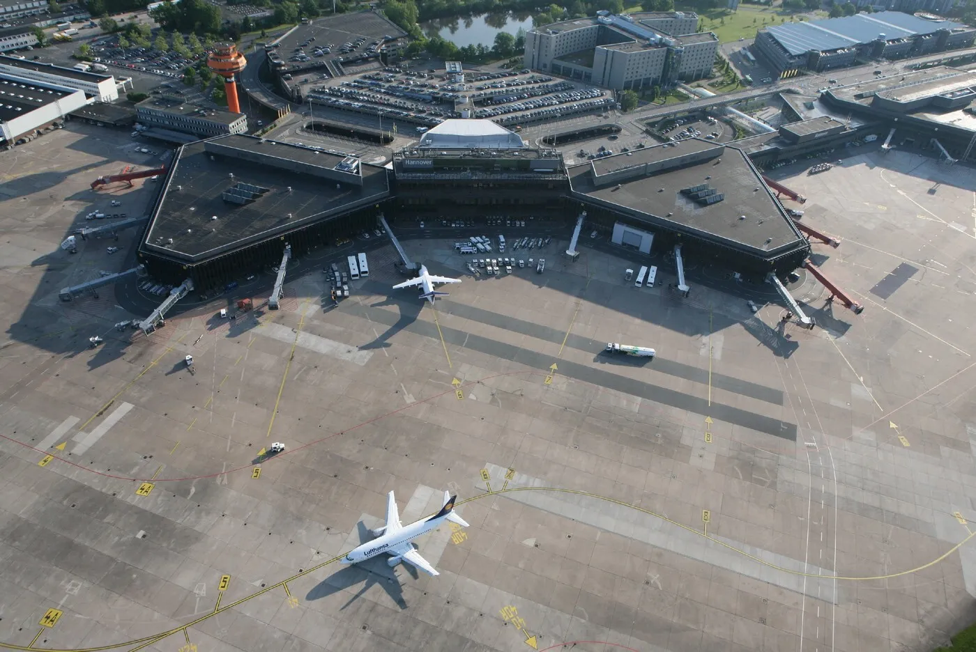 Haos în Germania: Traficul aerian a fost închis, după ce mai multe drone cu origine necunoscută au fost detectate