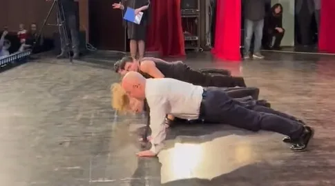 VIDEO Emil Boc, într-o formă fizică de invidiat: Edilul a făcut 30 de flotări alături de sportivi de performanţă