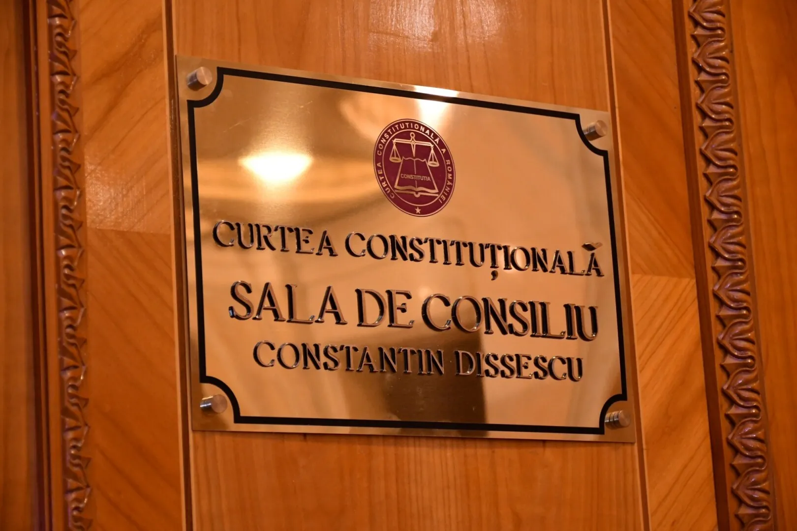 Scandal uriaș la CCR: raportul scurs ilegal în presă și presiuni politice înaintea deciziei pe pensiile magistraților