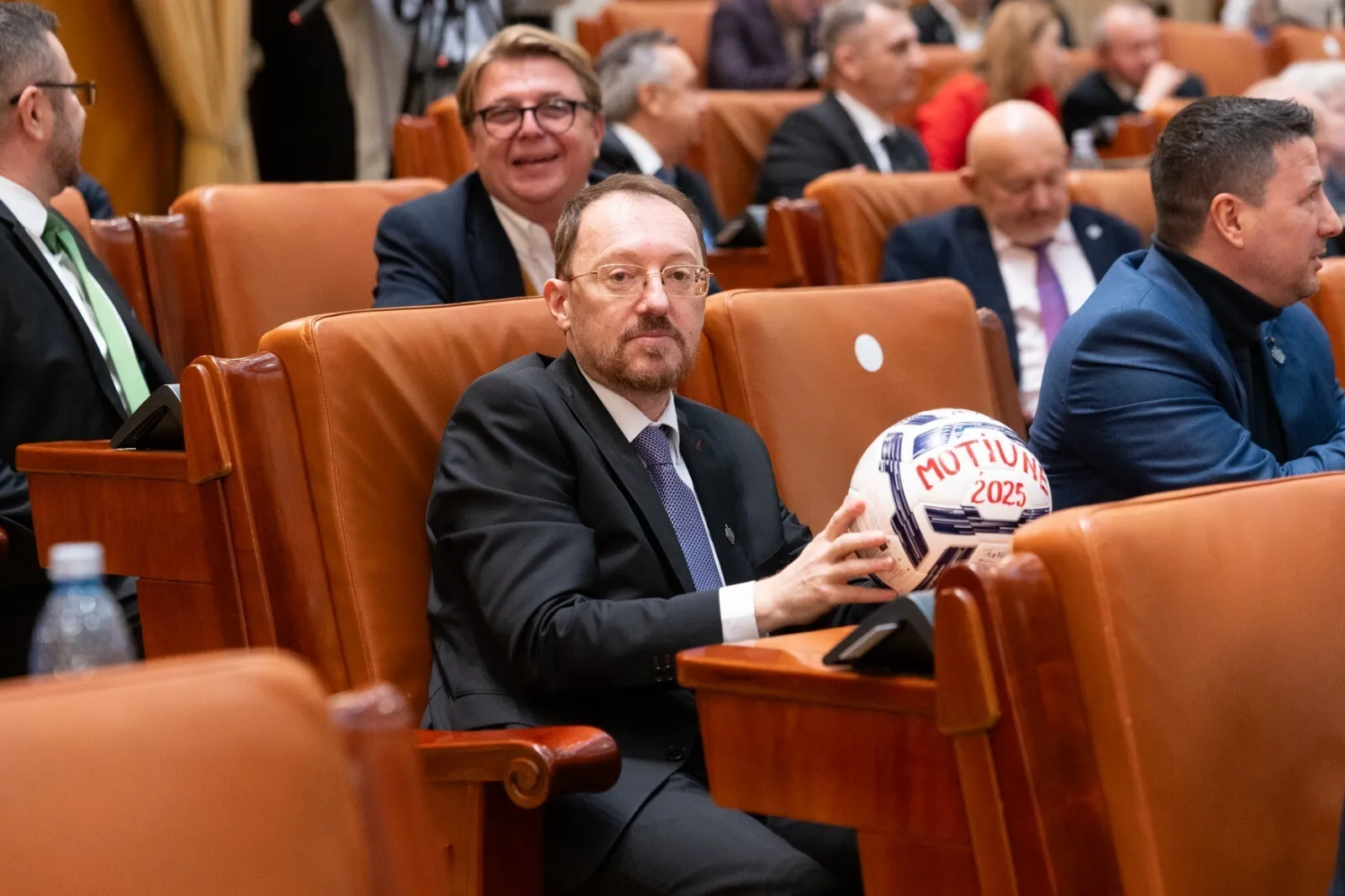 Avertisment șocant: PSD va ajunge un partid balama de 10 la sută dacă nu votează moțiunea