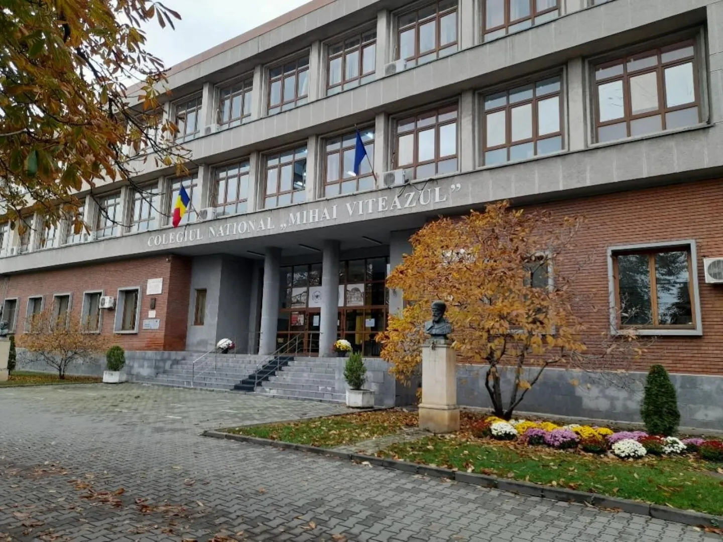 Colegiul Naţional "Mihai Viteazul" din Bucureşti sărbătoreşte 160 de ani de la înfiinţare