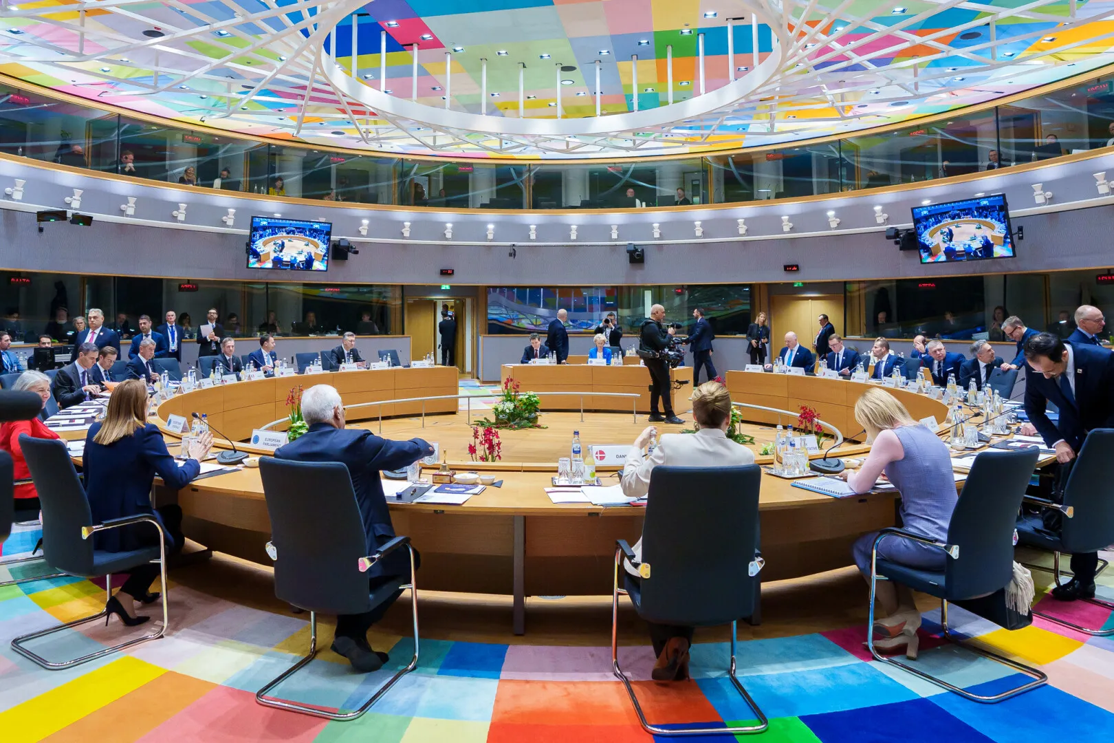 Nicuşor Dan: Uniunea Europeană împrumută 90 de miliarde de euro Ucrainei