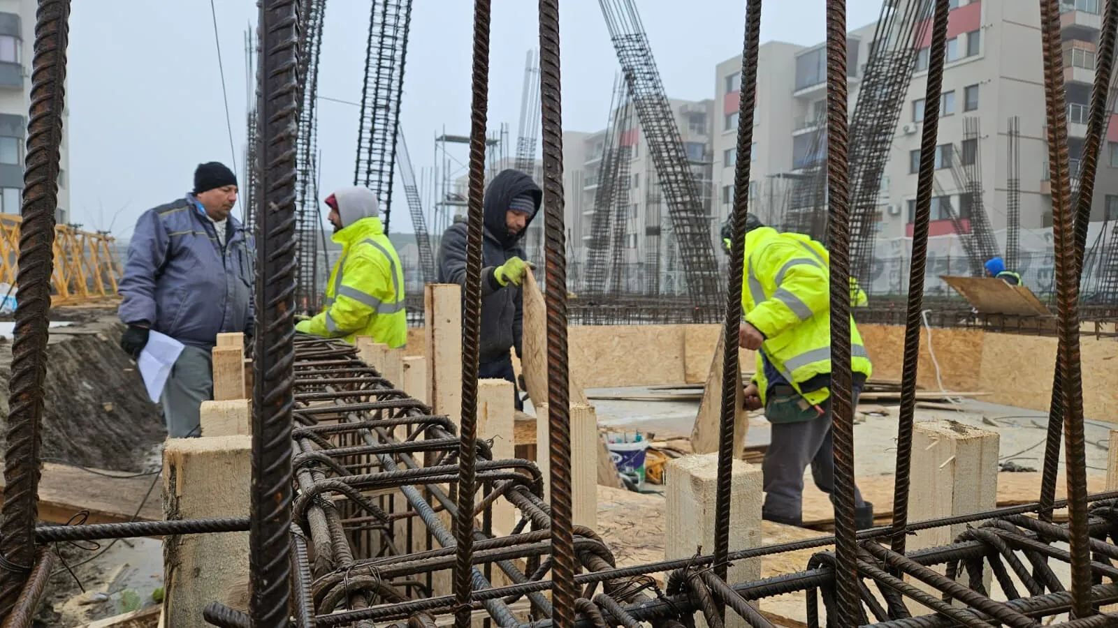 constructii muncitori constructii muncitori