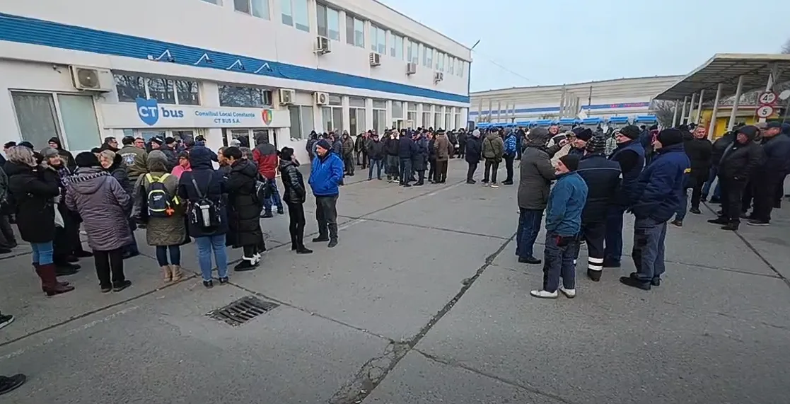 VIDEO Constanța, complet paralizată înainte de sărbători: Nicio cursă de transport public de două zile; protestele scapă de sub control