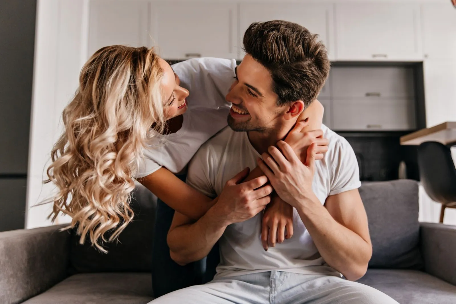 Criză uriașă de bărbați într-o țară din UE: femeile recurg la soluții neobișnuite