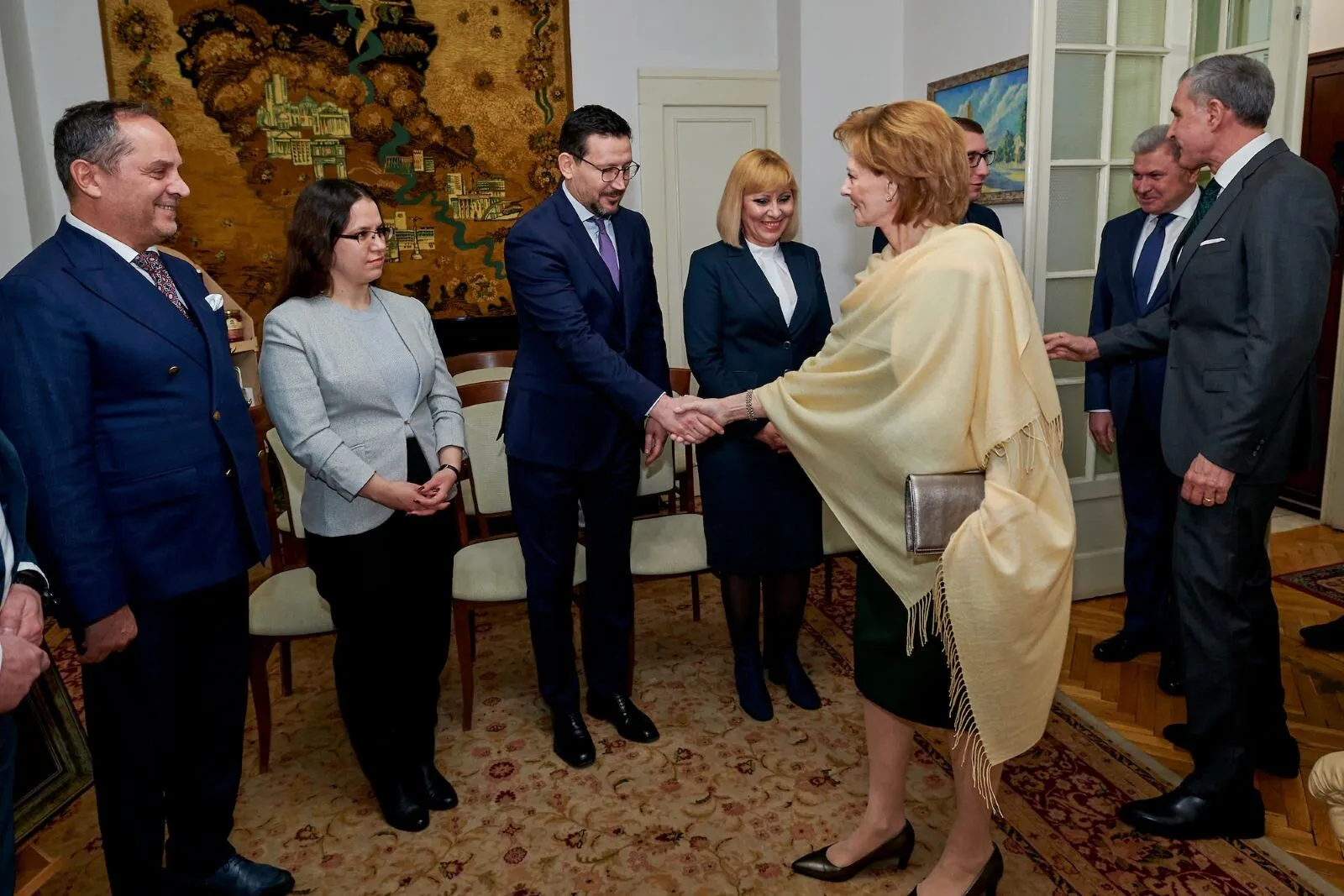 FOTO Custodele Coroanei şi Principele Radu, vizită la Ambasada Republicii Moldova