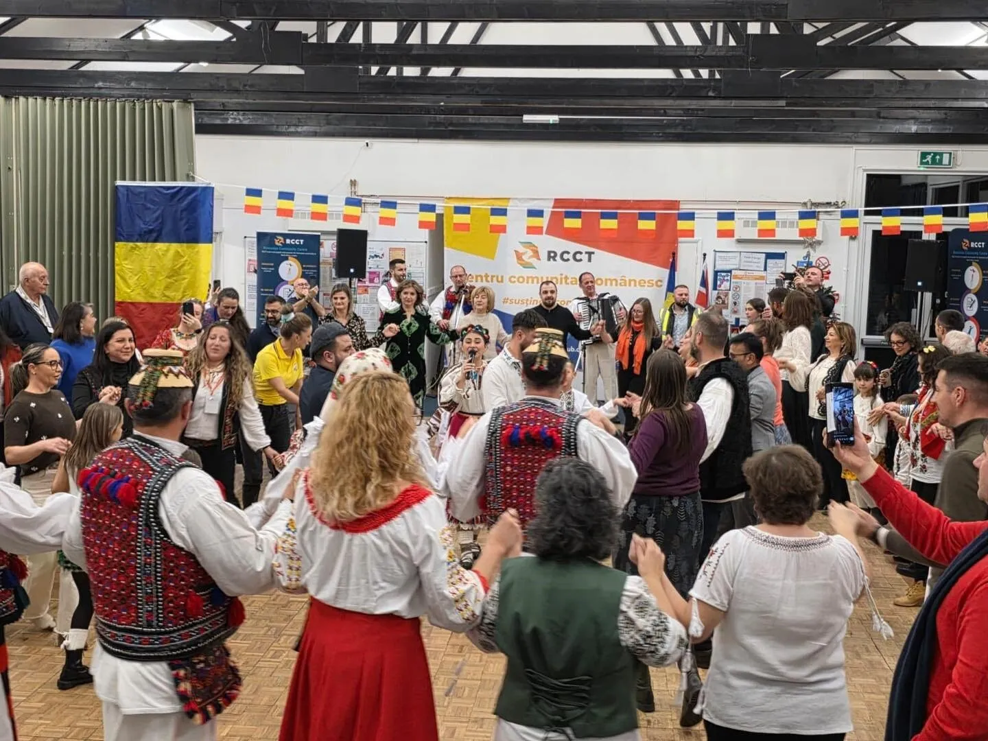 dansuri maramures la Londra