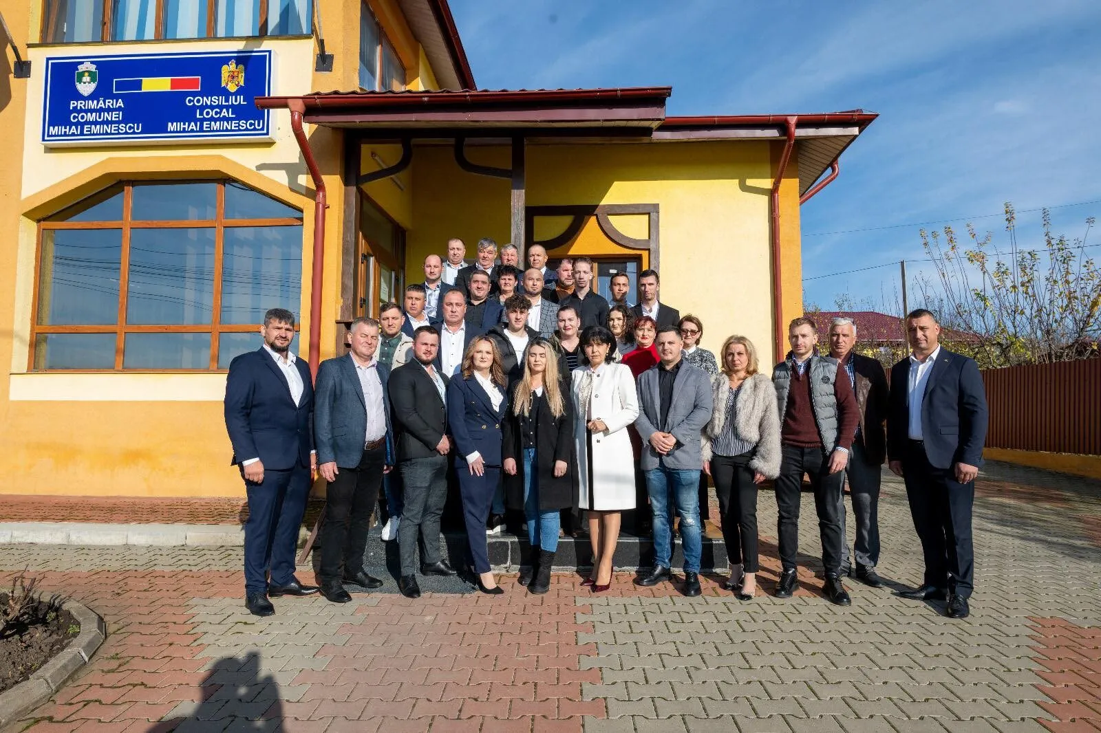 'Mica monarhie' din România: Tatăl, mama și acum fiica au preluat pe rând conducerea primăriei