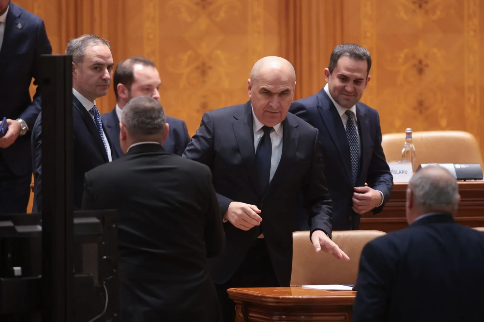 VIDEO PSD îl amenință pe Bolojan chiar în ziua votului pe moțiunea de cenzură: Guvernarea trebuie să fie umană, nu contabilă