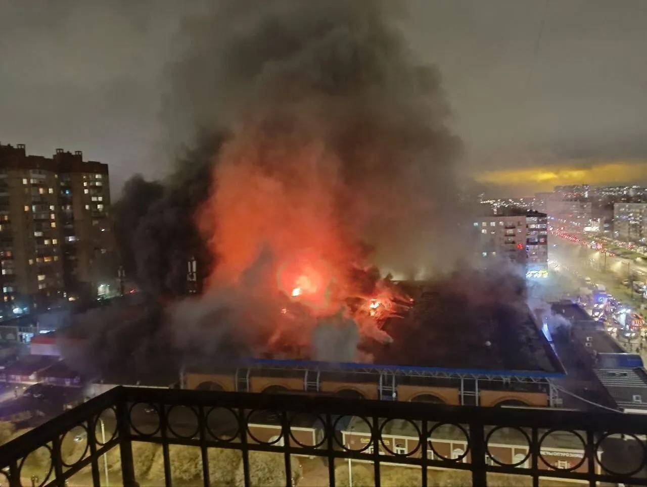 VIDEO Incendiu devastator în Sankt Petersburg: Focul a scăpat de sub control