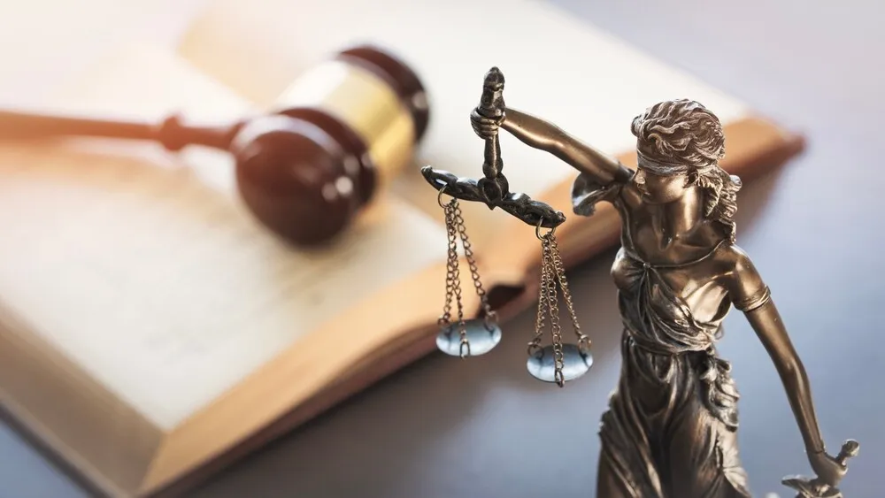 Austeritatea bugetară, scuză pentru un abuz legislativ/ Guvernul introduce măsuri care se aplică retroactiv, lucru interzis de Constituție