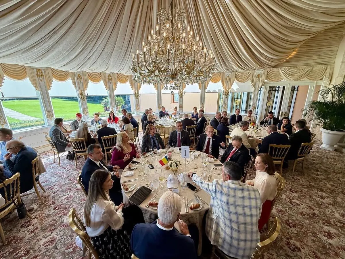 Mar-a-Lago români petrecere 1