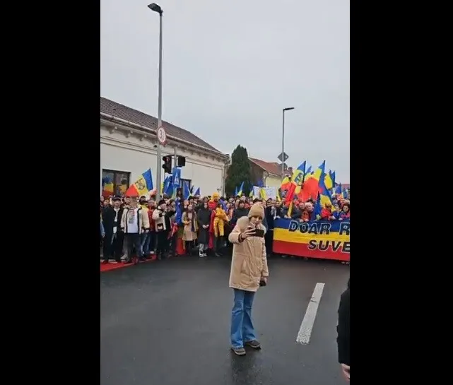 VIDEO George Simion, în marș spre Alba Iulia cu mii de simpatizanți: „Acolo ne vom întâlni toți patrioții”