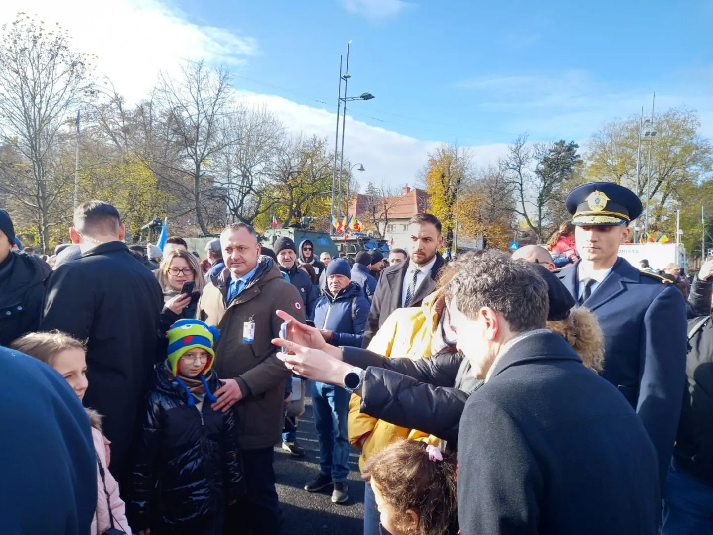 Nicușor Dan, mișcare interesantă, după parada de 1 Decembrie: președintele a făcut și baie de mulțime