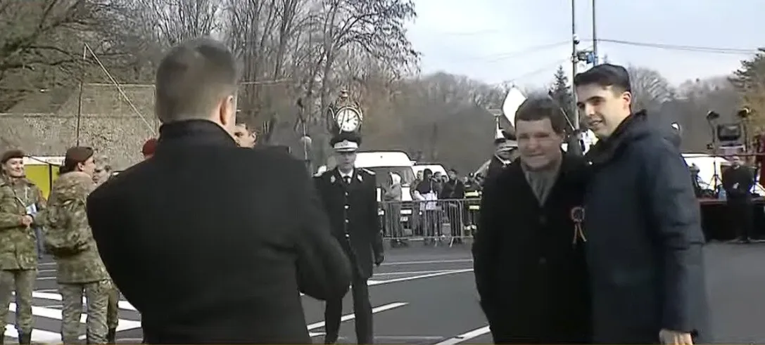 nicusor dan poze la parada militara