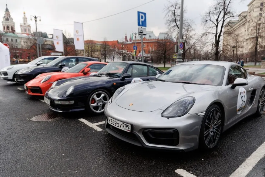 Răzbunarea Occidentului? Sute de mașini Porsche din Rusia s-au blocat dintr-o dată