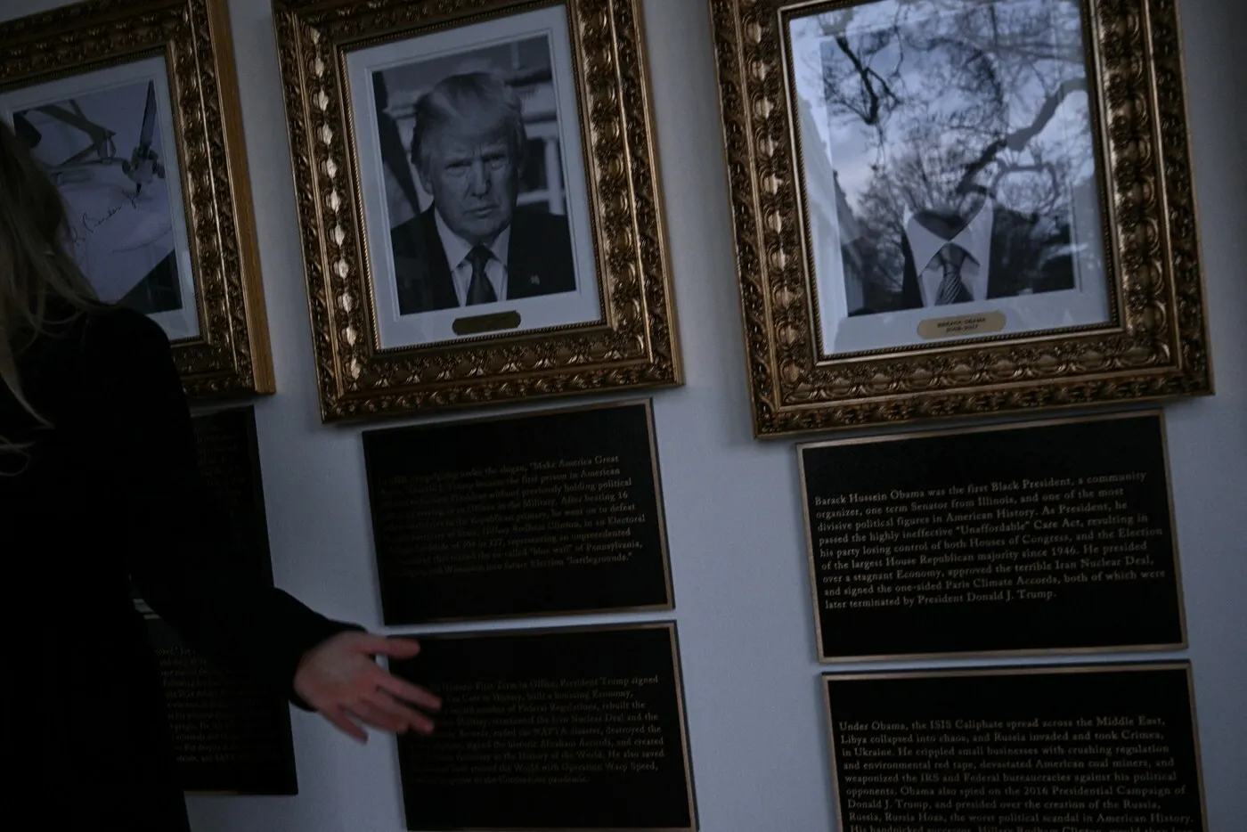 Donald Trump, decizie cum rar se vede la acest nivel: A adăugat plăcuțe la Casa Albă în care îi jignește pe Obama și Biden