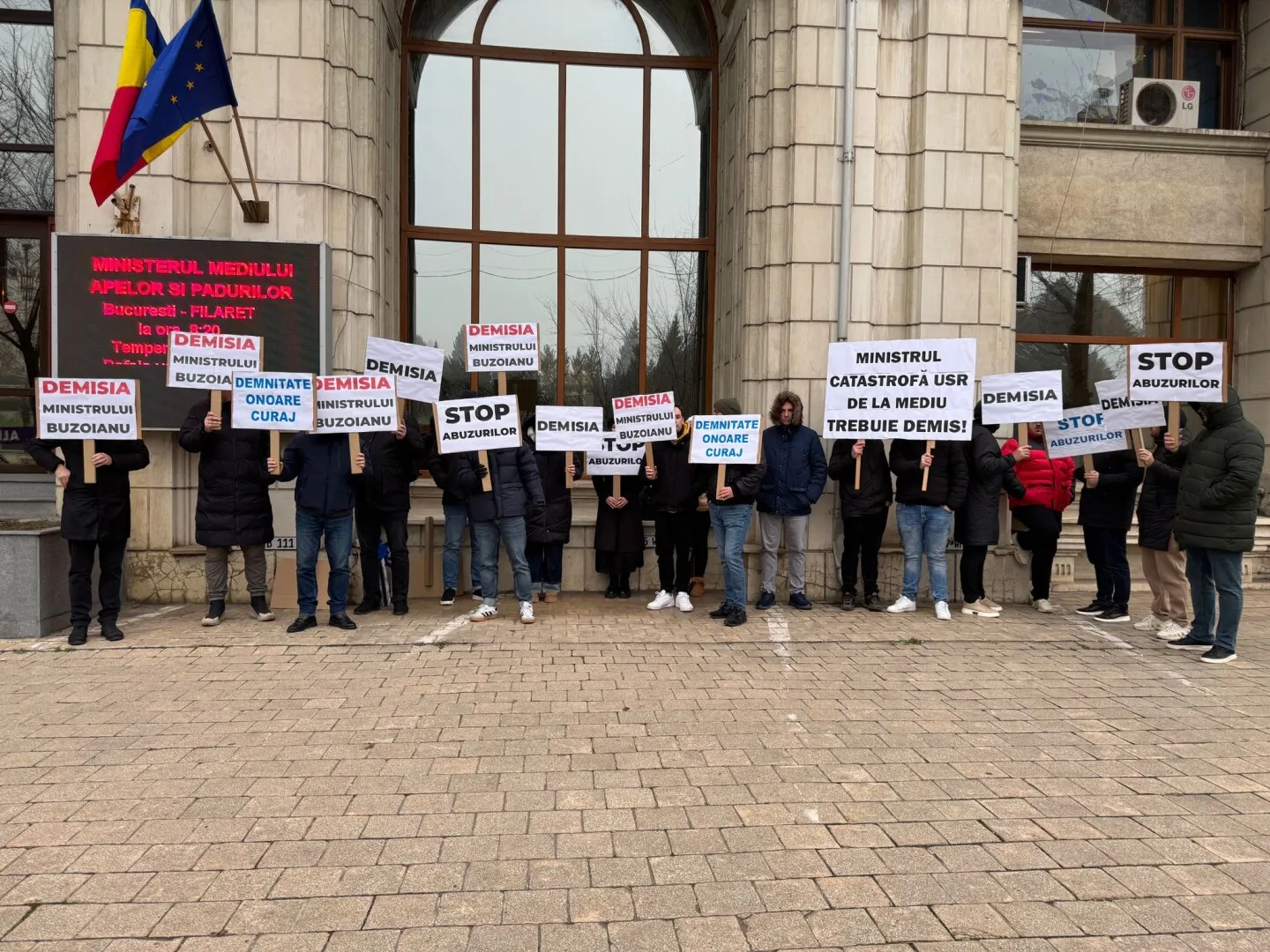 Strada nu tace: PUSL rămâne în protest și cere demisia ministrei Diana Buzoianu