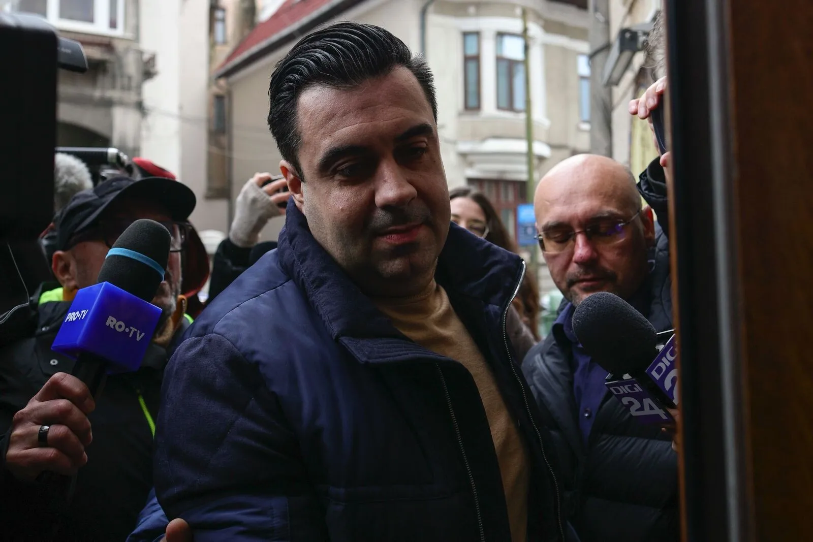 SURSE Cântă Cuc-ul la Arestul VIP-urilor: Reținut de DNA, fostul ministru al Transporturilor a fost verificat medical la "sânge" și aruncat în celulă