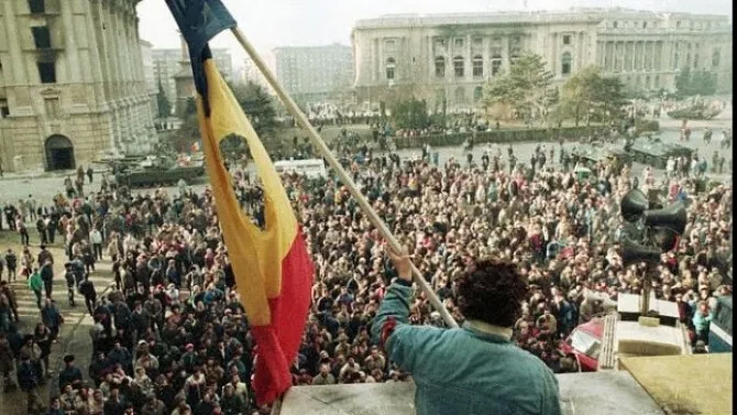 Diana Șoșoacă acuză:După 36 de ani de la prima zi de libertate câștigată cu sânge, românii trăiesc din nou in dictatură, frică și întuneric