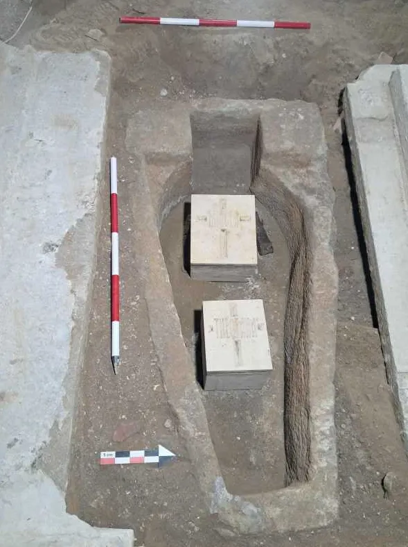 sarcofag Mircea cel Batran sarcofag Mircea cel Batran