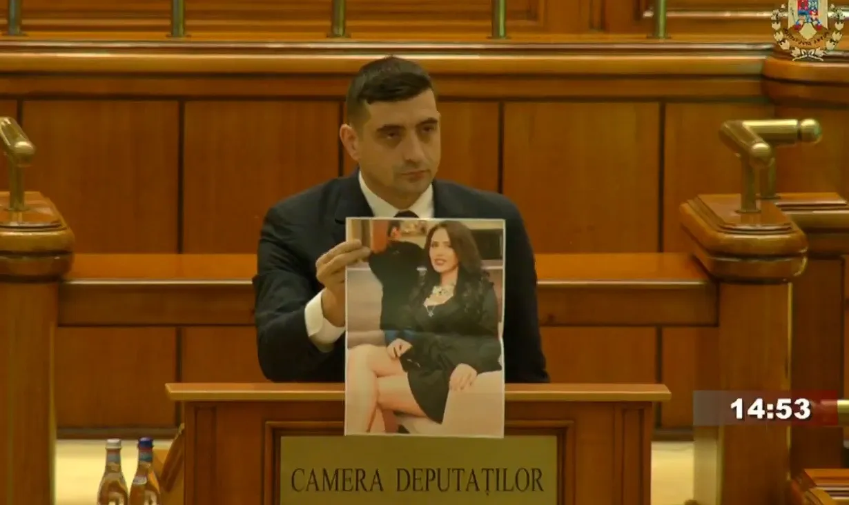 VIDEO George Simion s-a prezentat cu o fotografie la discursul de la moțiunea de cenzură: Nu a vorbit timp de un minut