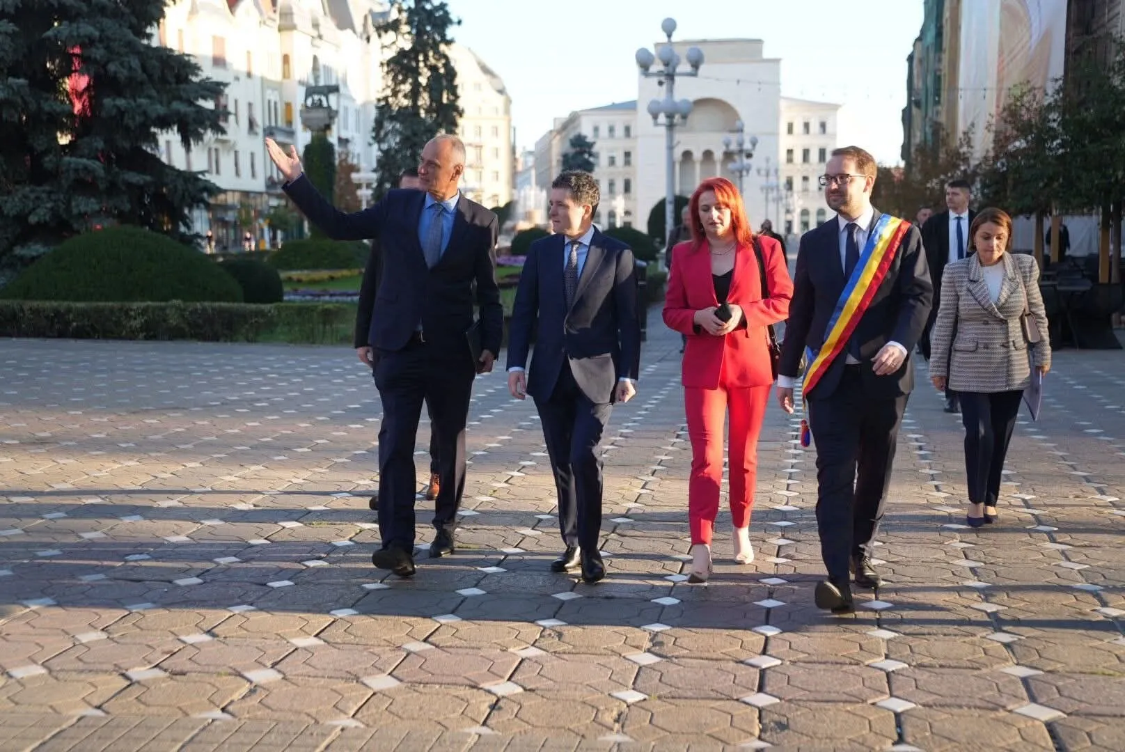 SURSE Favoritul USR pentru Ministerul Apărării, fost administrator la o fermă de porci: A fost coleg de clasă cu Nicușor Dan