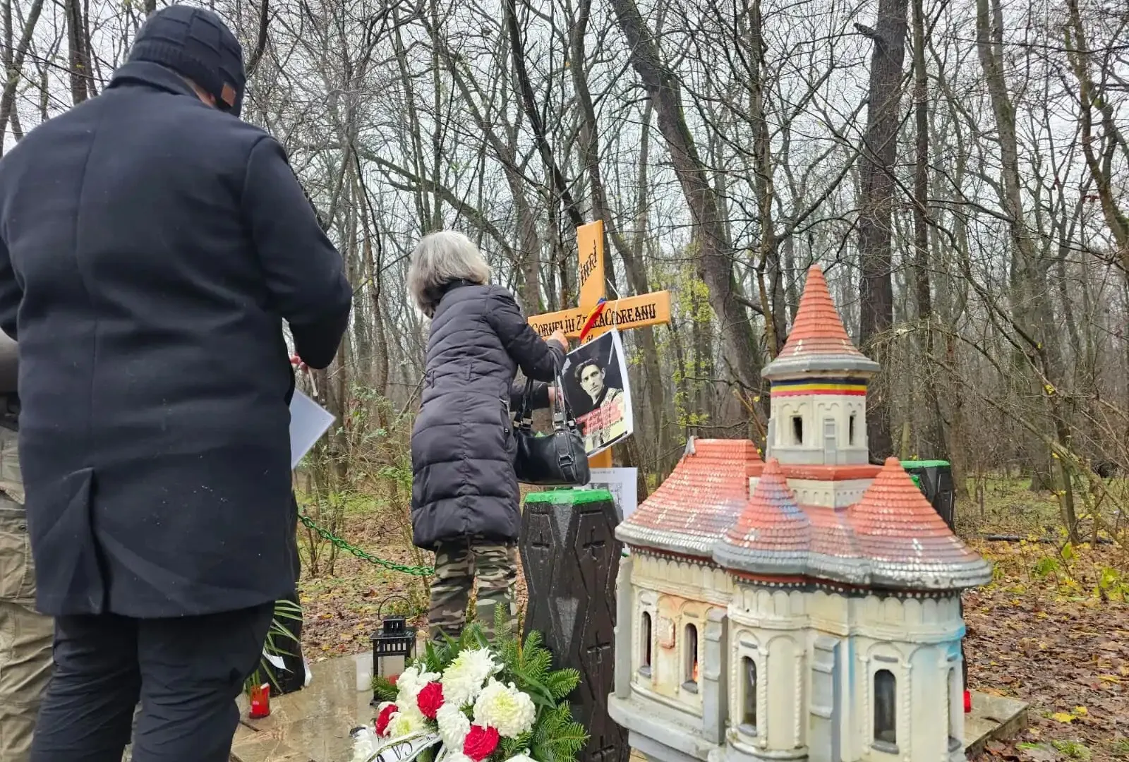 FOTO Bărbatul care a făcut salutul nazist la comemorarea lui Corneliu Zelea Codreanu s-a ales cu dosar penal