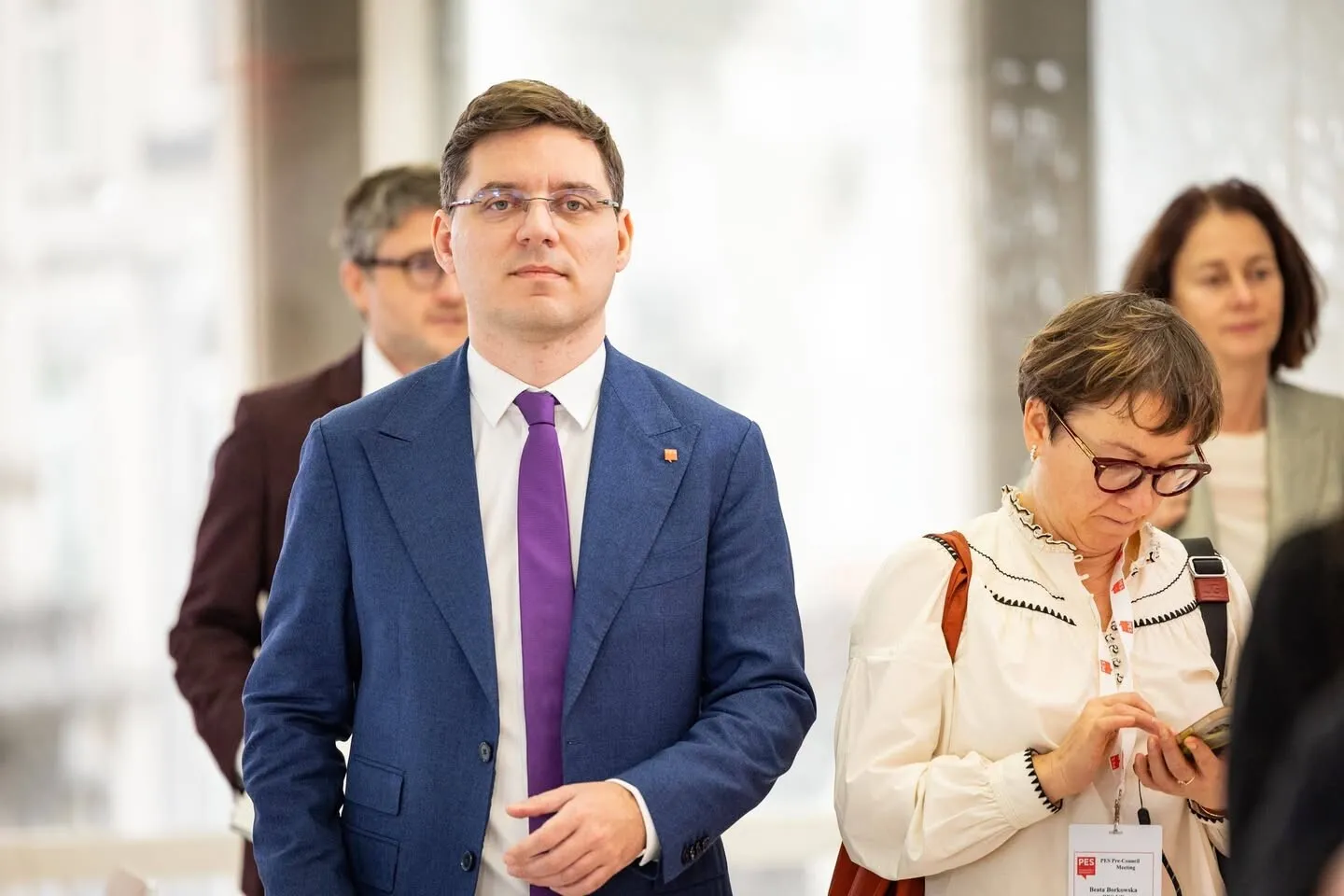 VIDEO 'Zâmbetul de Sărbători' – 12 ani de solidaritate și peste 5000 de copii sprijiniți. PES activists România lansează Bursa de Excelență PES, o inițiativă în premieră dedicată sprijinirii educației tinerilor