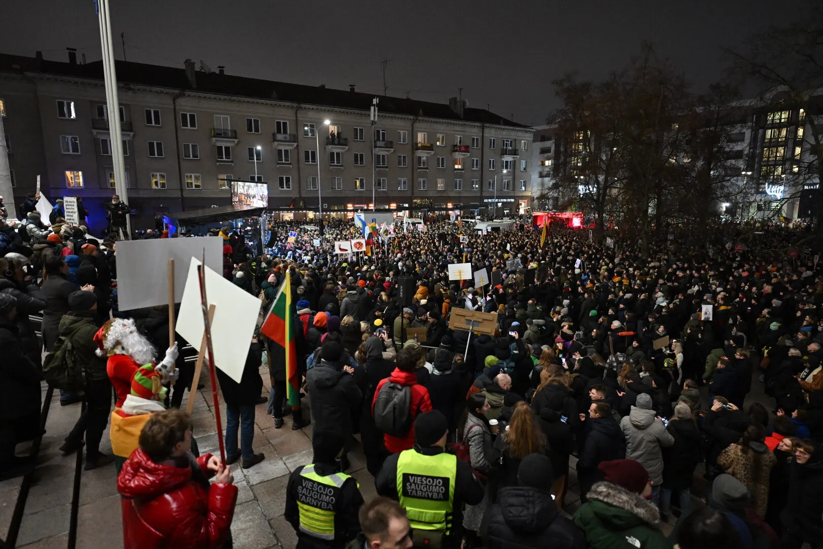 VIDEO Protest masiv în Lituania: 10.000 de oameni au protestat faţă de modificarea legii privind funcţionarea radiodifuzorului public