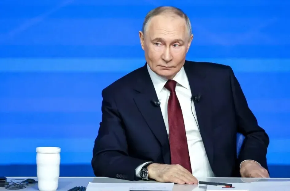 FOTO Imaginea care spune mai multe decât discursul lui Putin: Mesajul subtil transmis de Kremlin la conferința de presă maraton