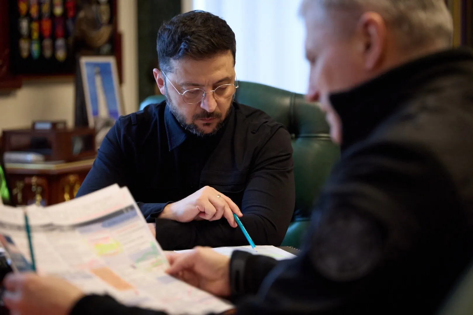 Raportul serviciilor secrete a ajuns pe biroul lui Zelenski: decizia luată de președintele Ucrainei