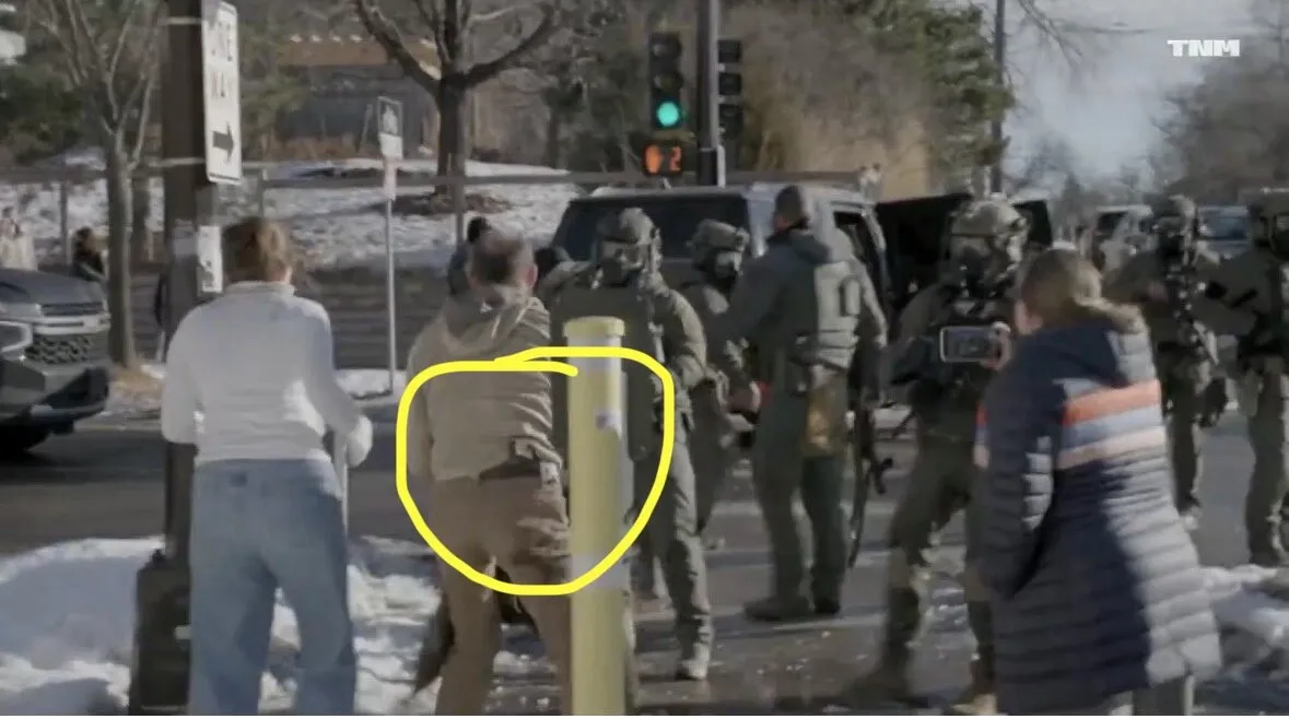 VIDEO Răsturnare de situație: Ce făcea, de fapt, protestatarul împușcat în SUA și cum i-a provocat pe agenții CBP